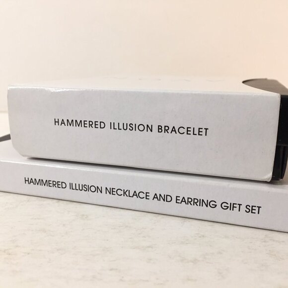 Illusion Hammered Necklace Earrings & Bracelet Set Tricolored. NEW Retired Avon - Picture 9 of 10